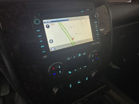 Used 2013 GMC Yukon XL Denali image 27