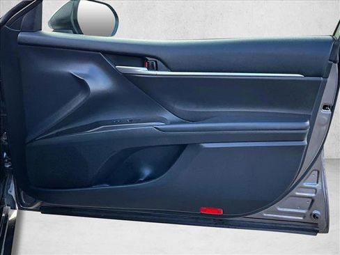 Used 2021 Toyota Camry SE image 18