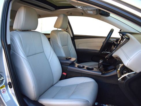 Used 2014 Toyota Avalon Limited w/ Technology Package FWD image 25
