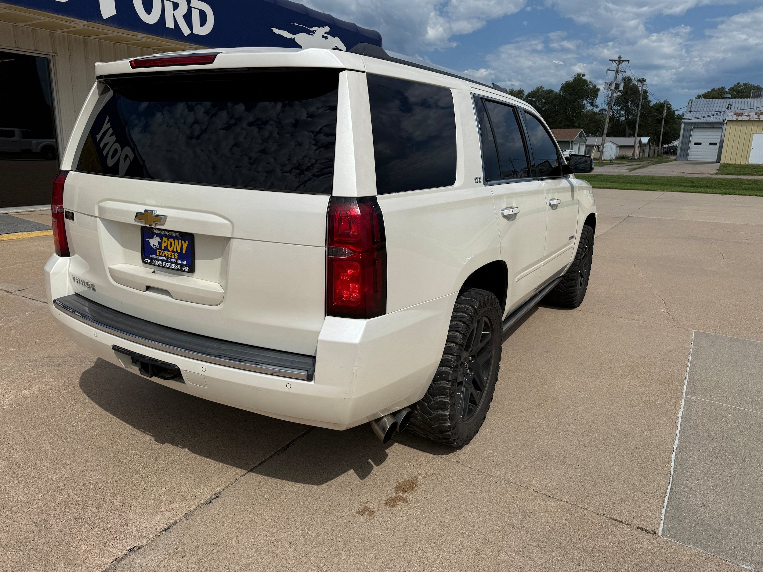 Used 2015 Chevrolet Tahoe LTZ AWD/4WD image 3