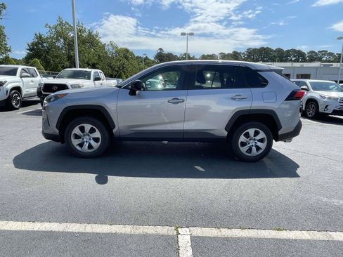 Used 2022 Toyota RAV4 LE FWD image 9
