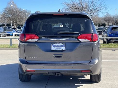 Used 2017 Chrysler Pacifica Touring-L Plus image 5