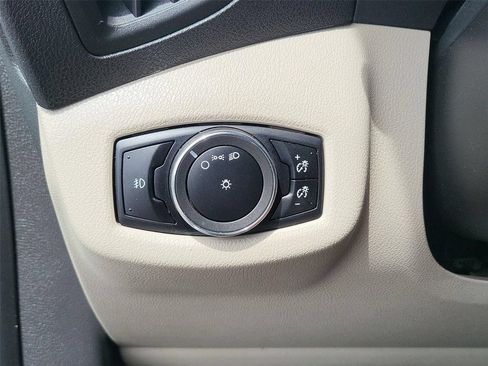 Used 2016 Ford Transit Connect XLT FWD image 9