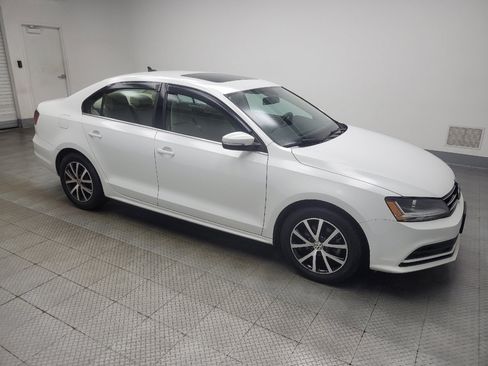 Used 2017 Volkswagen Jetta SE FWD image 11