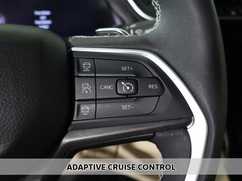 Used 2023 Jeep Grand Cherokee L Limited AWD/4WD image 4