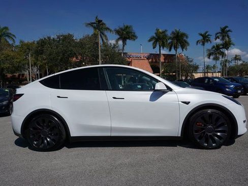 Used 2024 Tesla Model Y Performance image 15