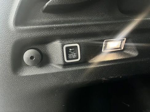 Used 2023 Jeep Grand Cherokee L Limited image 10