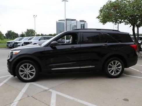 Used 2023 Ford Explorer XLT w/ Equipment Group 202A AWD/4WD image 4