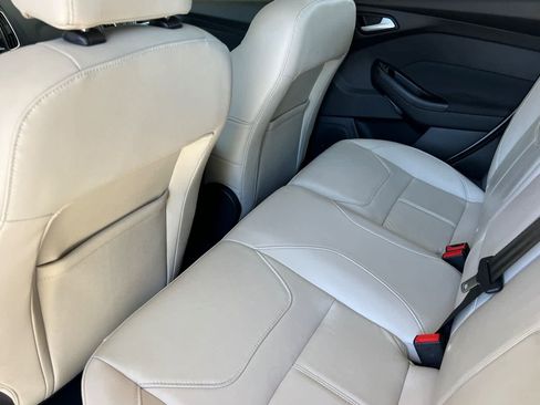 Used 2016 Ford Focus Titanium FWD image 4