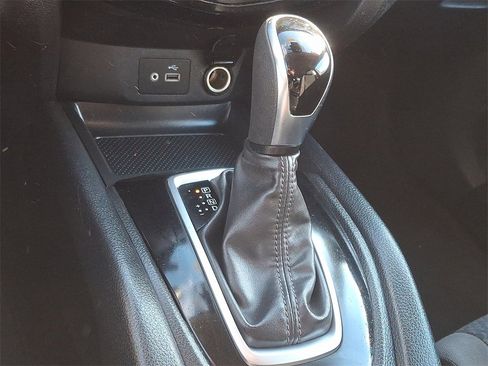 Used 2021 Nissan Rogue Sport S image 14