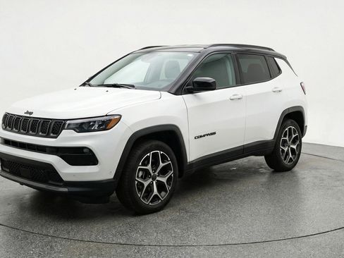 Used 2025 Jeep Compass Limited image 3
