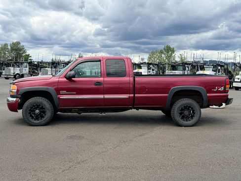 Used 2004 GMC Sierra 2500 SLT w/ Heavy-Duty Power Package AWD/4WD image 2