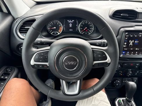 Used 2023 Jeep Renegade Latitude AWD/4WD image 10