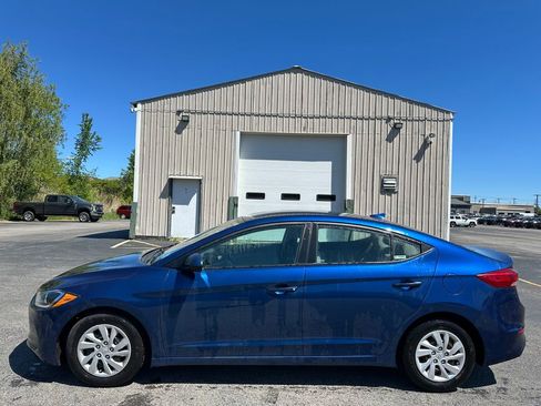 Used 2018 Hyundai Elantra SE w/ SE Connectivity Package 04 FWD image 7