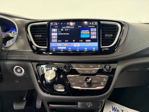 New 2026 Chrysler Pacifica Select AWD/4WD image 14