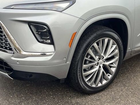 New 2026 Buick Enclave Avenir image 9