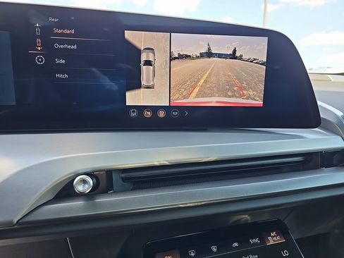 New 2026 Cadillac Vistiq Luxury image 25