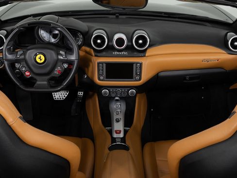 Used 2016 Ferrari California T RWD image 20