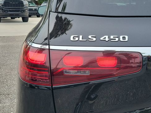 Used 2025 Mercedes-Benz GLS 450 4MATIC image 11