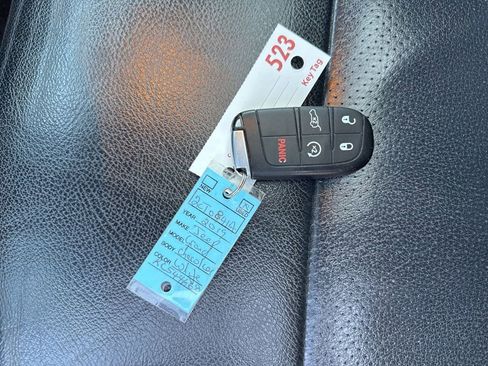 Used 2019 Jeep Grand Cherokee Laredo AWD/4WD image 7