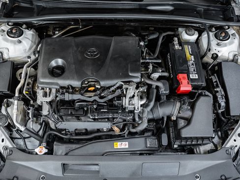 Used 2019 Toyota Camry XSE w/ Navigation Package FWD image 14
