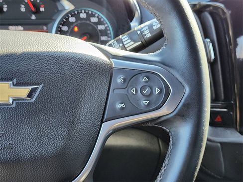 Used 2023 Chevrolet Traverse LT image 30