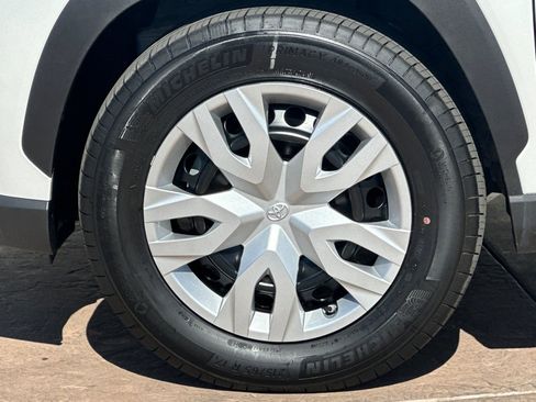 Certified 2024 Toyota Corolla Cross L image 33