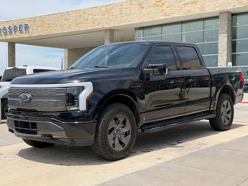 Used 2023 Ford F150 Lightning Lariat w/ Max Trailer Tow Package AWD/4WD image 11