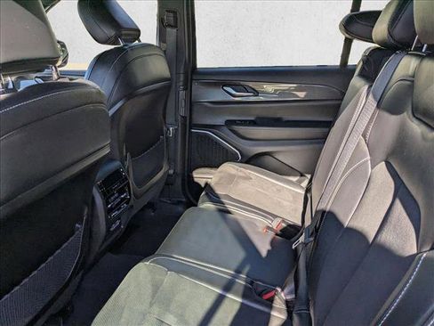 Used 2022 Jeep Grand Cherokee L Laredo image 19