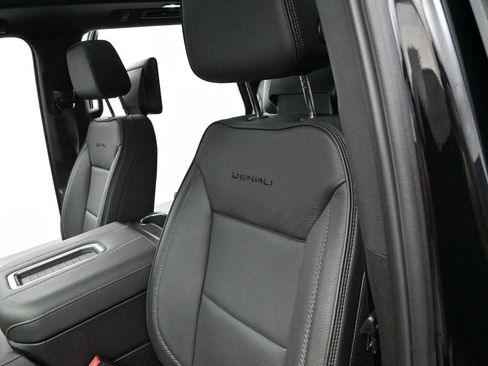 Used 2024 GMC Yukon Denali w/ Advanced Technology Package AWD/4WD image 17