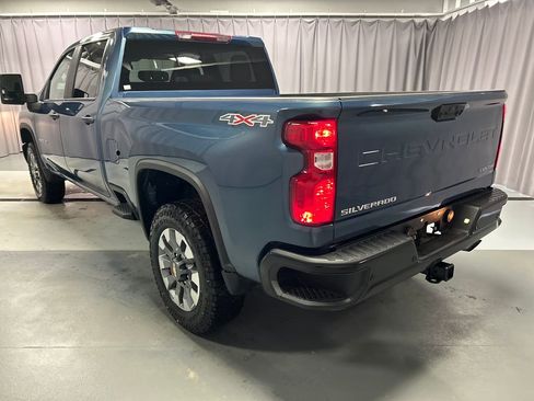 Used 2025 Chevrolet Silverado 2500 Custom w/ Custom Value Package image 5