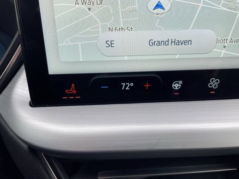 Used 2024 Ford Escape Platinum image 19