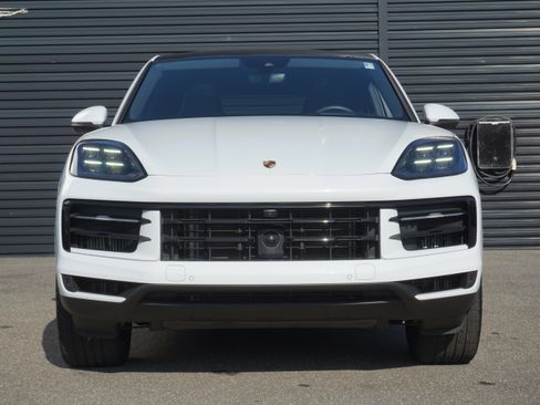 Certified 2025 Porsche Cayenne Coupe AWD/4WD image 11