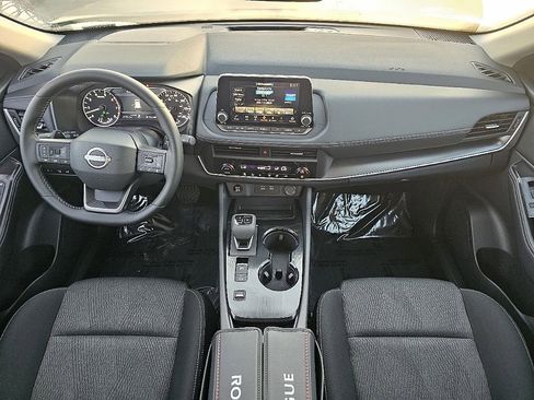 Used 2026 Nissan Rogue SV image 23