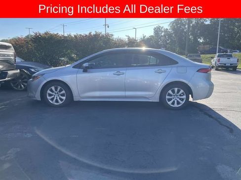 Used 2025 Toyota Corolla LE FWD image 3