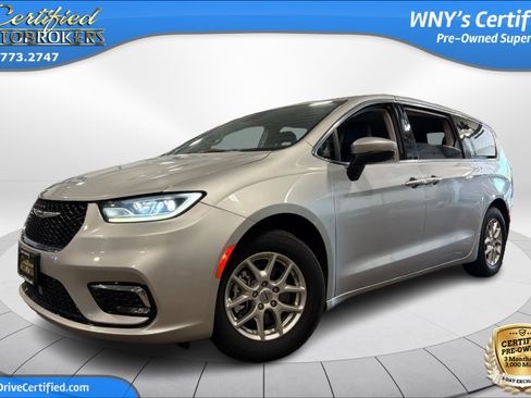Used 2023 Chrysler Pacifica Touring-L FWD image 1
