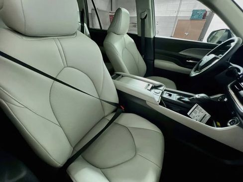 New 2026 Toyota Grand Highlander FWD image 28