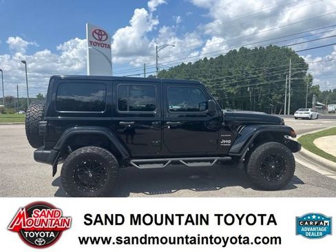 Used 2018 Jeep Wrangler Unlimited Sahara AWD/4WD image 2