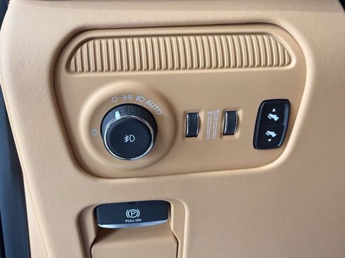 Used 2022 Jeep Grand Wagoneer Series III image 32