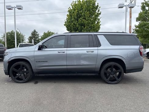 Used 2022 Chevrolet Suburban RST w/ Luxury Package AWD/4WD image 2