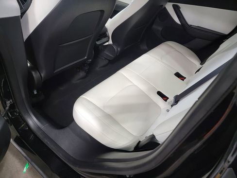 Used 2021 Tesla Model Y Long Range AWD/4WD image 18