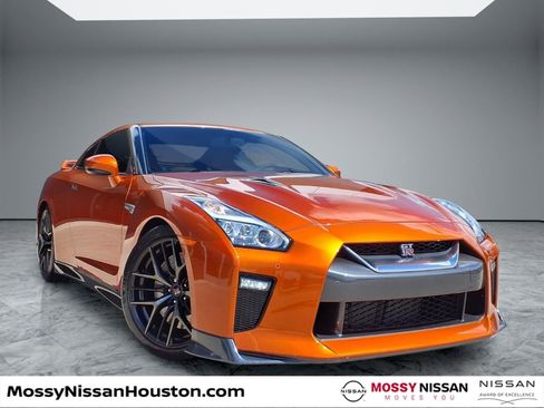 Used 2018 Nissan GT-R Premium w/ Premium Interior Package AWD/4WD image 1