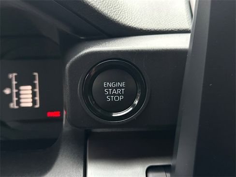 Certified 2025 Toyota Tacoma SR5 image 28