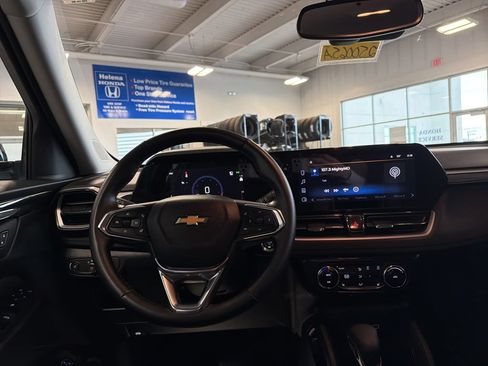 Used 2025 Chevrolet TrailBlazer LT w/ Convenience Package AWD/4WD image 10