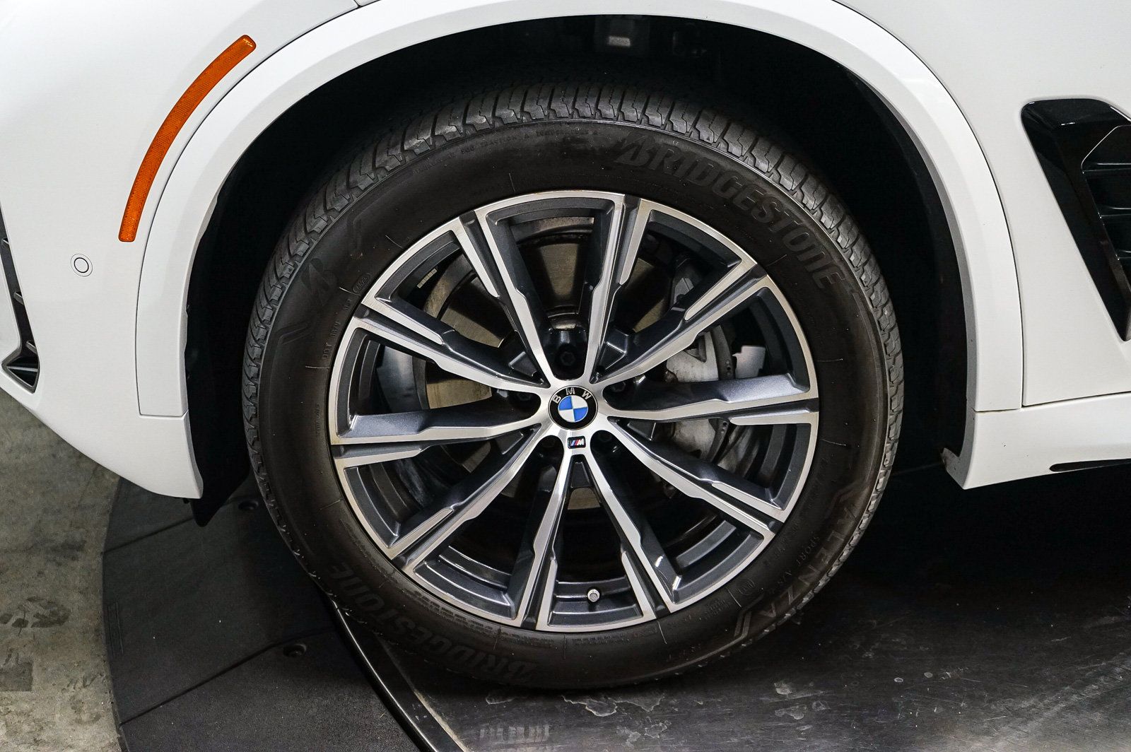 Certified 2024 BMW X5 sDrive40i w/ M Sport Package RWD image 8