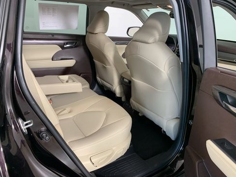 Used 2022 Toyota Highlander Limited image 41