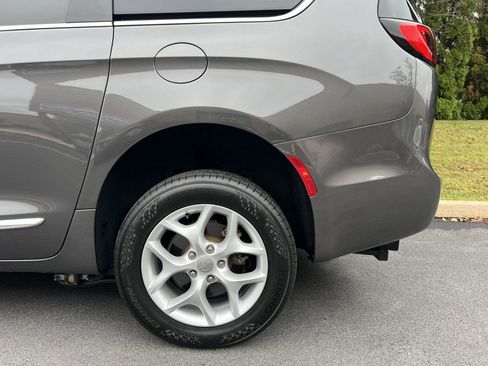 Used 2017 Chrysler Pacifica Touring-L w/ Tire & Wheel Group image 81