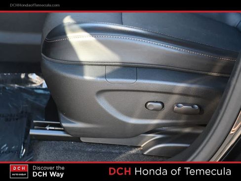 Used 2020 Chevrolet Trax LT w/ LT Convenience Package FWD image 17