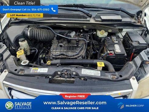 Used 2013 Chrysler Town & Country Touring-L w/ Driver Convenience Group FWD image 16