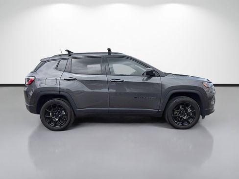 Used 2024 Jeep Compass Latitude w/ Convenience Group AWD/4WD image 2